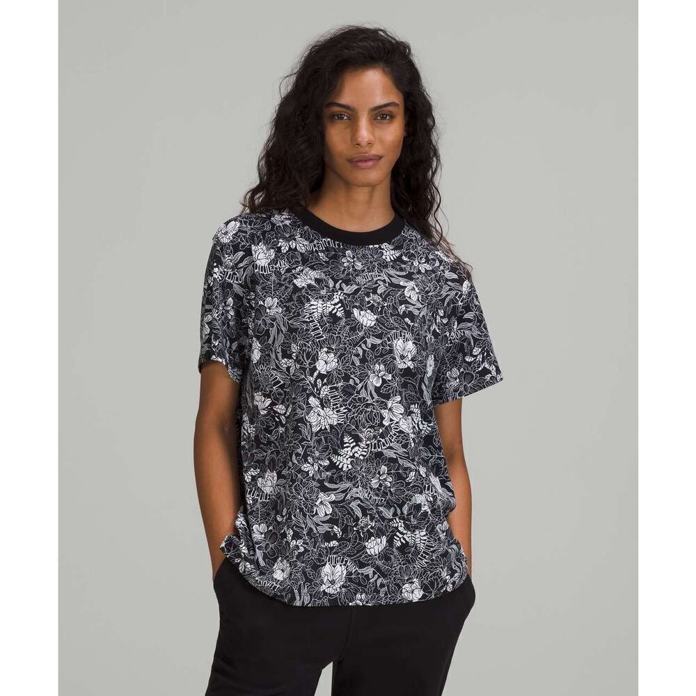 Lululemon All Your Short Sleeve T-Shirt Logo Flourish Black White Size Large